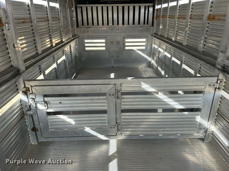 image for item DQ1041 2000 Chaparral  livestock trailer