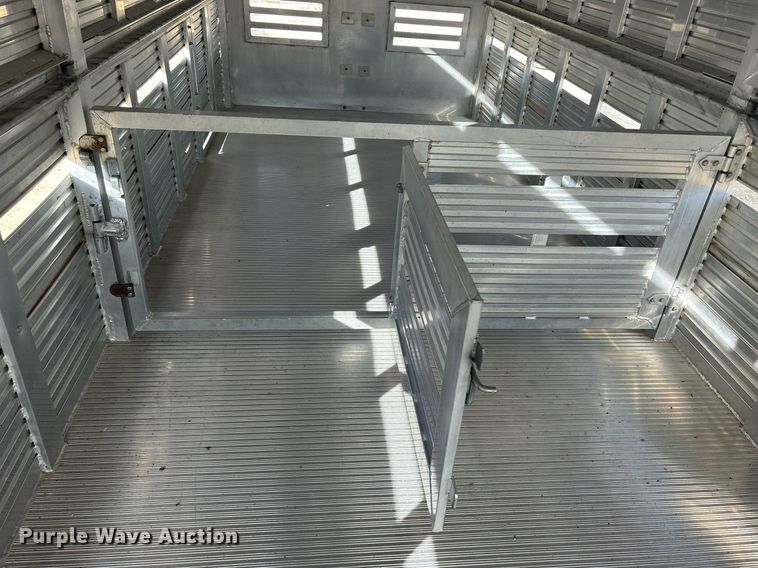 image for item DQ1041 2000 Chaparral  livestock trailer