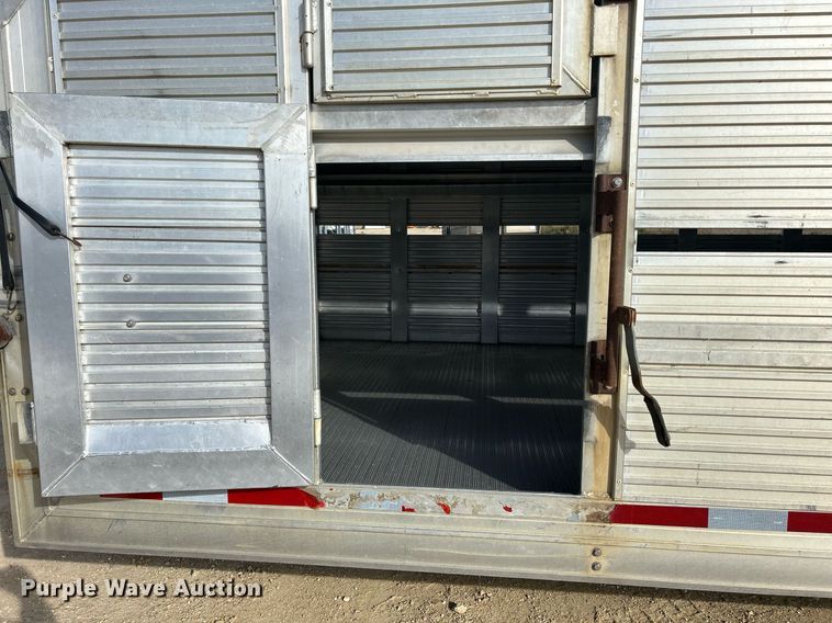 image for item DQ1041 2000 Chaparral  livestock trailer