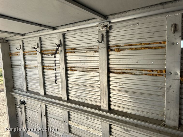 image for item DQ1041 2000 Chaparral  livestock trailer