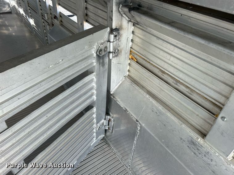 image for item DQ1041 2000 Chaparral  livestock trailer