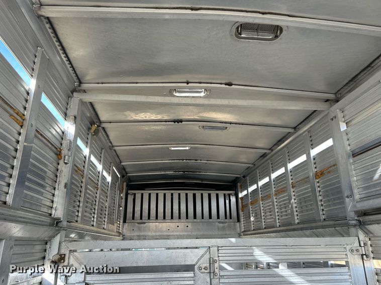 image for item DQ1041 2000 Chaparral  livestock trailer