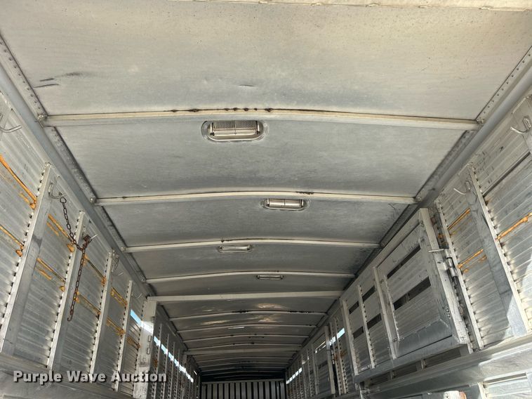 image for item DQ1041 2000 Chaparral  livestock trailer