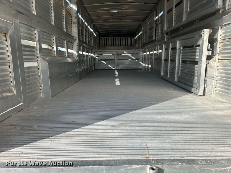 image for item DQ1041 2000 Chaparral  livestock trailer