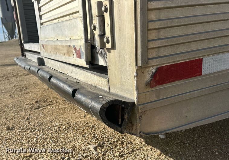 image for item DQ1041 2000 Chaparral  livestock trailer