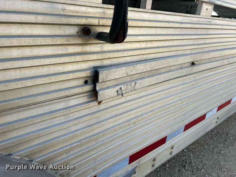 image for item DQ1041 2000 Chaparral  livestock trailer