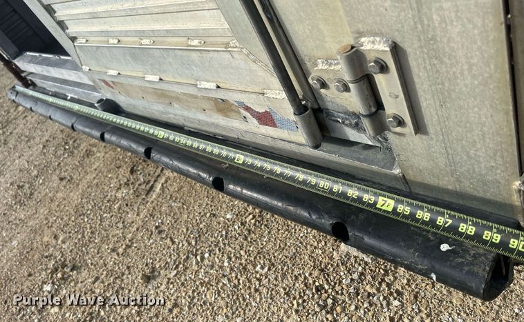 image for item DQ1041 2000 Chaparral  livestock trailer