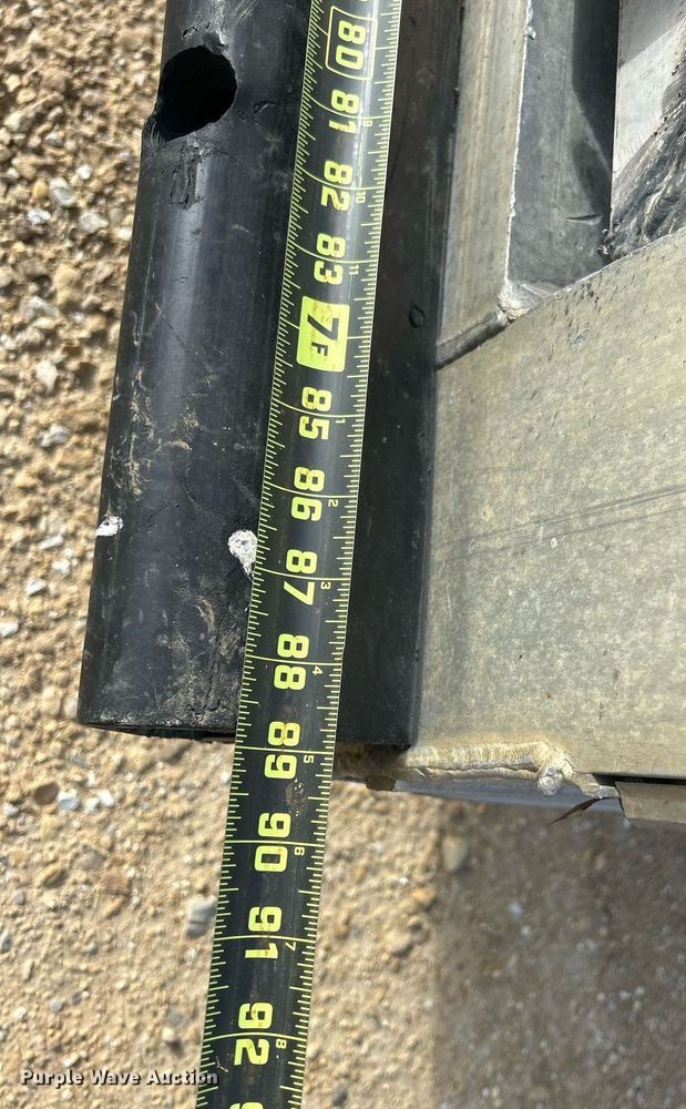 image for item DQ1041 2000 Chaparral  livestock trailer