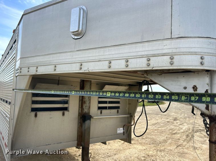 image for item DQ1041 2000 Chaparral  livestock trailer