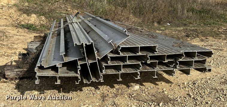 image for item DQ1041 2000 Chaparral  livestock trailer