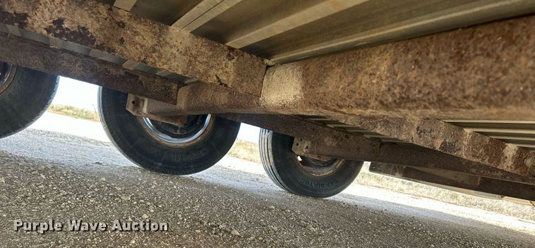 image for item DQ1041 2000 Chaparral  livestock trailer