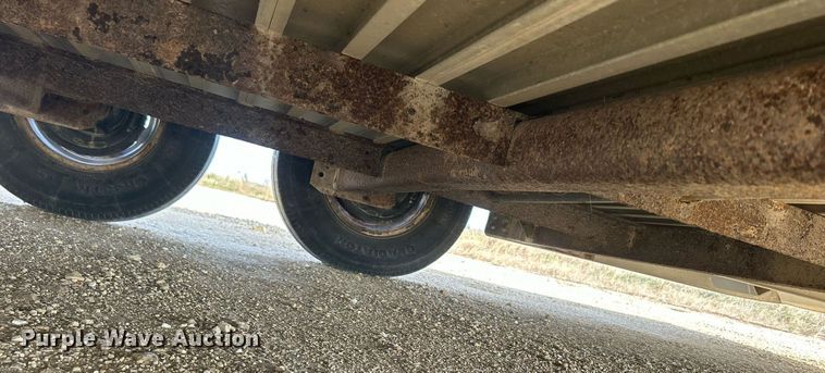 image for item DQ1041 2000 Chaparral  livestock trailer