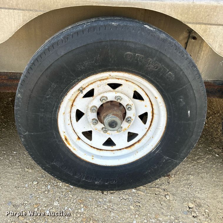 image for item DQ1041 2000 Chaparral  livestock trailer