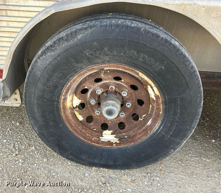 image for item DQ1041 2000 Chaparral  livestock trailer