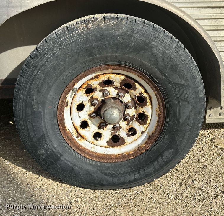 image for item DQ1041 2000 Chaparral  livestock trailer