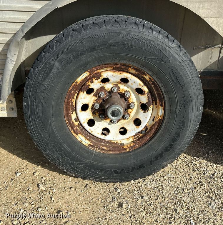 image for item DQ1041 2000 Chaparral  livestock trailer