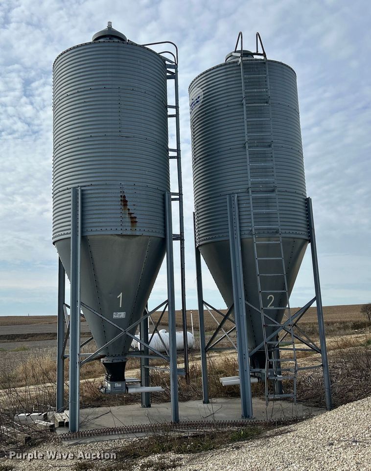 image for item DQ1042 (4) galvanized feed bins