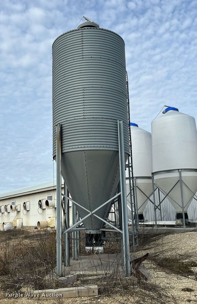 image for item DQ1042 (4) galvanized feed bins