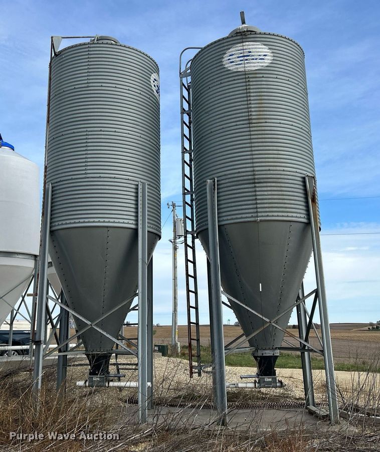 image for item DQ1042 (4) galvanized feed bins