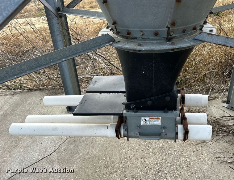 image for item DQ1042 (4) galvanized feed bins