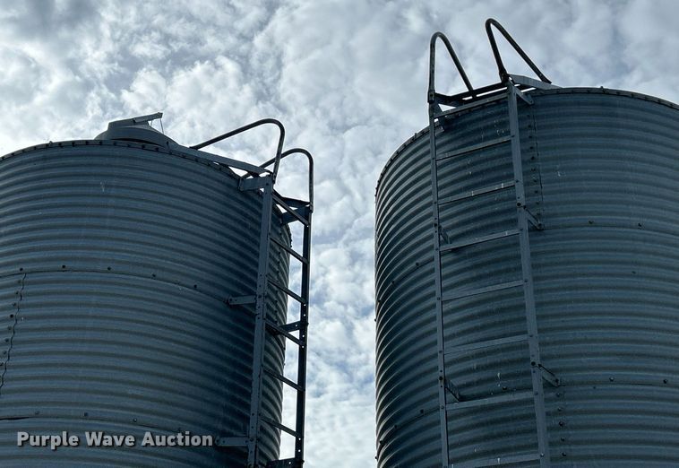 image for item DQ1042 (4) galvanized feed bins