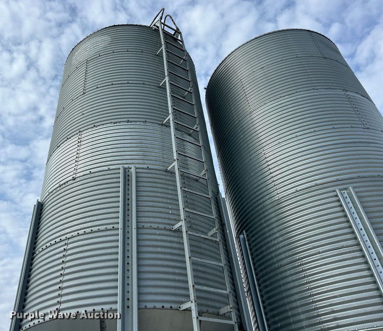 image for item DQ1042 (4) galvanized feed bins