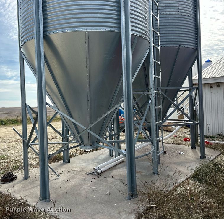 image for item DQ1042 (4) galvanized feed bins