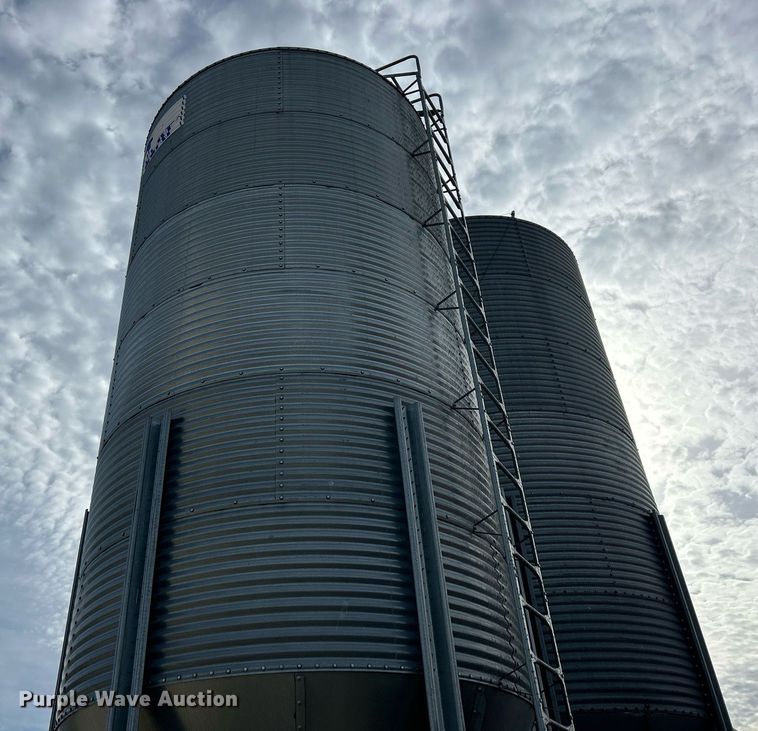 image for item DQ1042 (4) galvanized feed bins