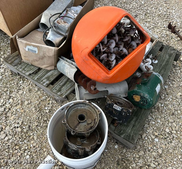 image for item DQ1042 (4) galvanized feed bins