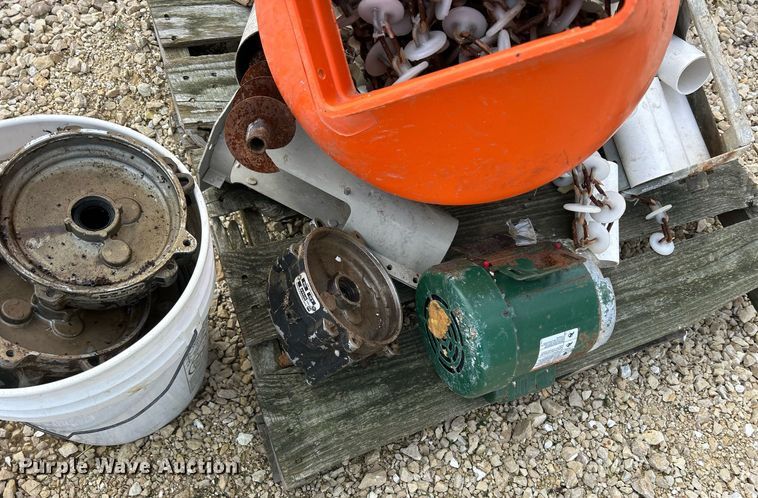 image for item DQ1042 (4) galvanized feed bins