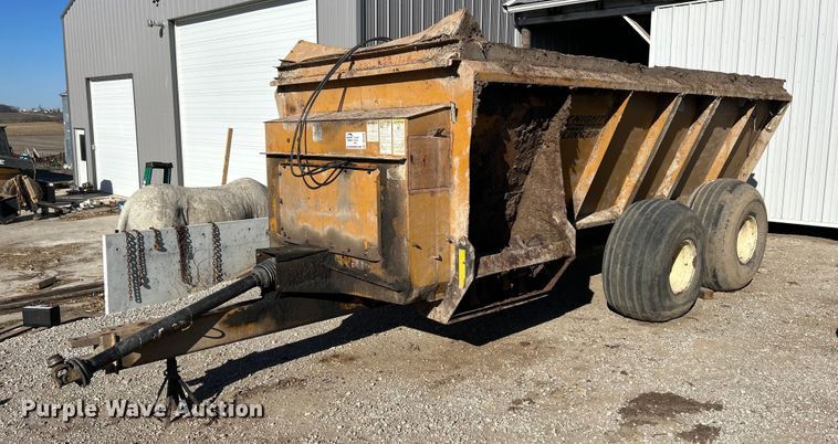 image for item DQ1048 Knight 8024  manure spreader