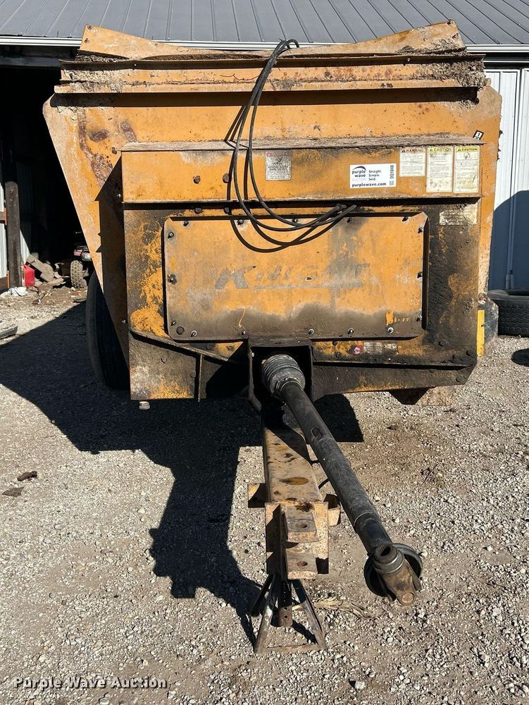 image for item DQ1048 Knight 8024  manure spreader