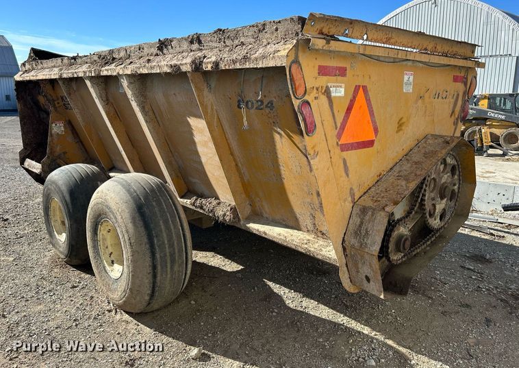 image for item DQ1048 Knight 8024  manure spreader