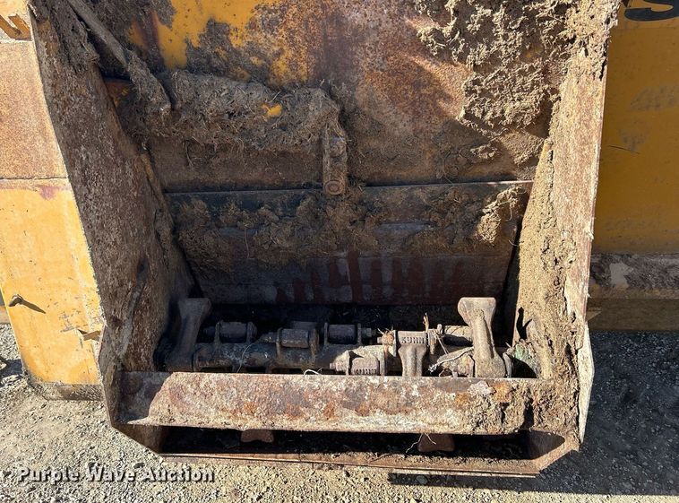 image for item DQ1048 Knight 8024  manure spreader