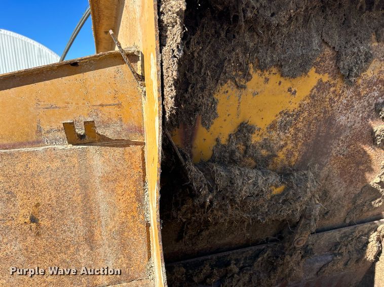 image for item DQ1048 Knight 8024  manure spreader