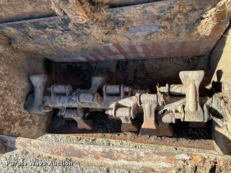 image for item DQ1048 Knight 8024  manure spreader