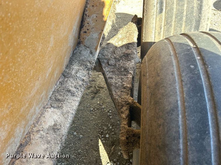 image for item DQ1048 Knight 8024  manure spreader