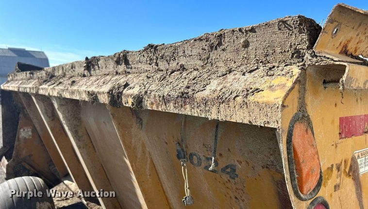 image for item DQ1048 Knight 8024  manure spreader