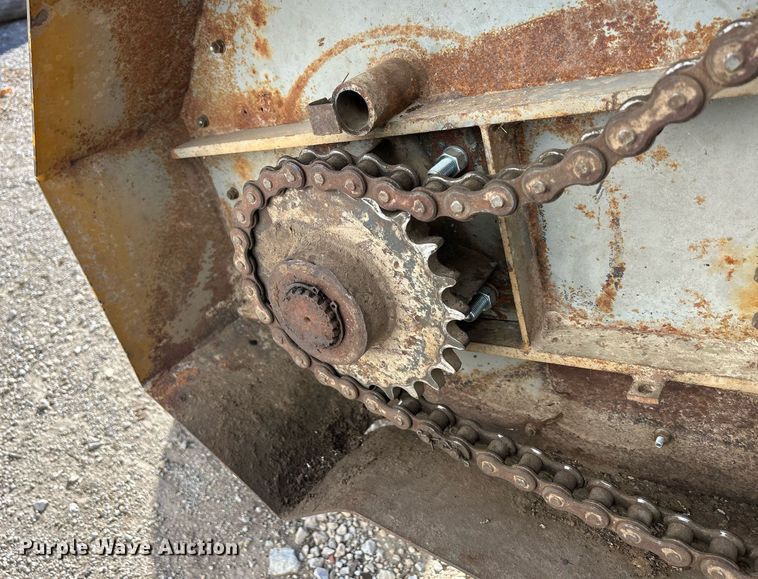 image for item DQ1048 Knight 8024  manure spreader