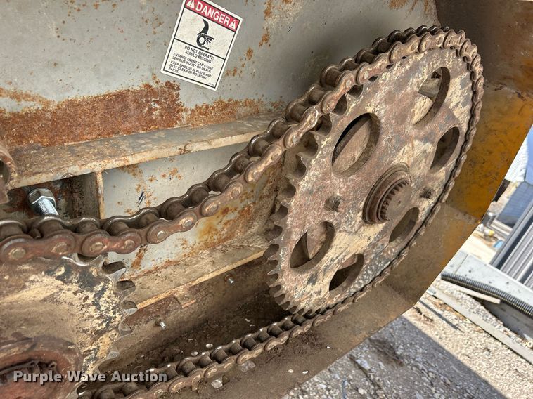 image for item DQ1048 Knight 8024  manure spreader