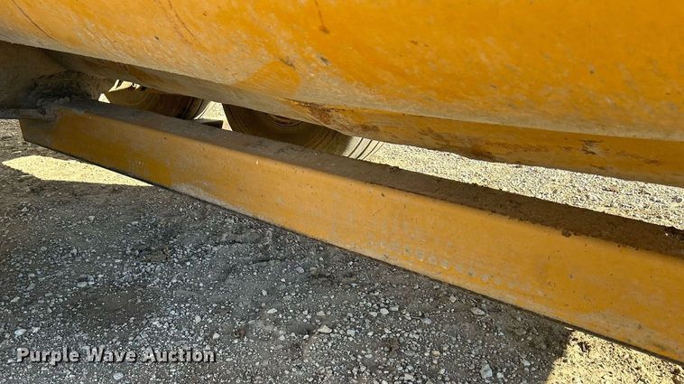 image for item DQ1048 Knight 8024  manure spreader