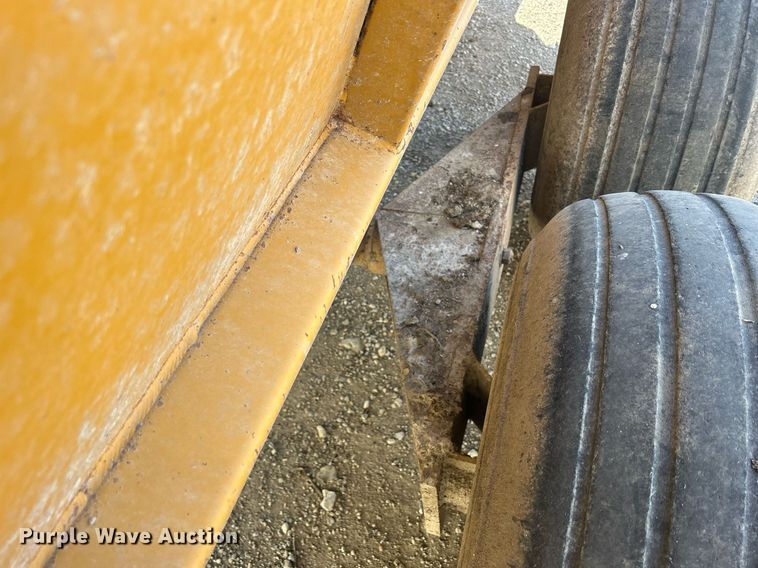 image for item DQ1048 Knight 8024  manure spreader