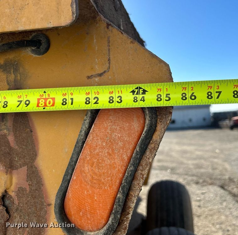 image for item DQ1048 Knight 8024  manure spreader