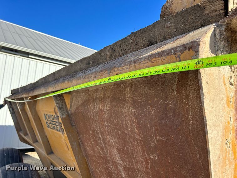 image for item DQ1048 Knight 8024  manure spreader