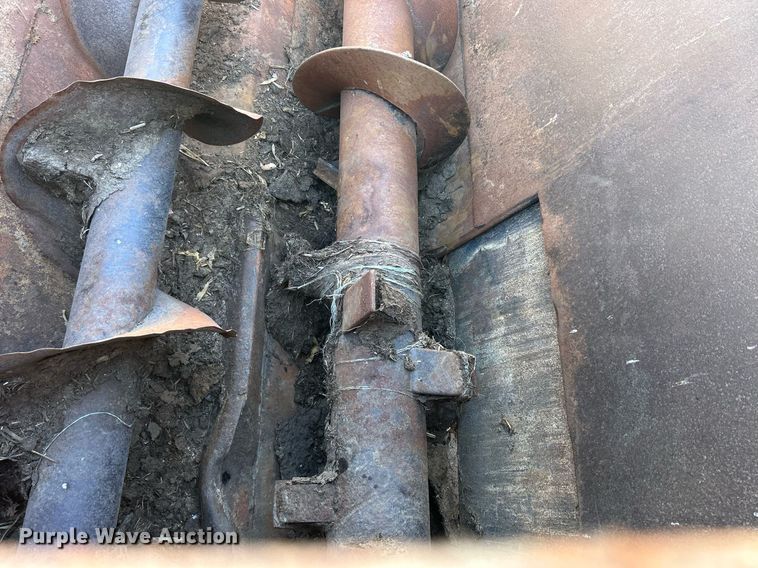 image for item DQ1048 Knight 8024  manure spreader