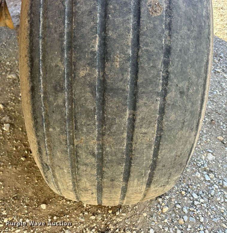 image for item DQ1048 Knight 8024  manure spreader