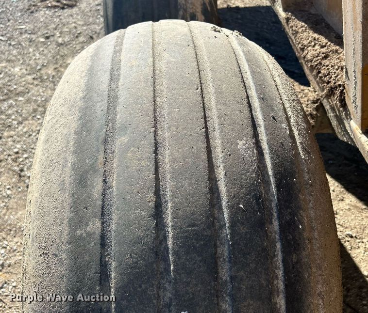 image for item DQ1048 Knight 8024  manure spreader