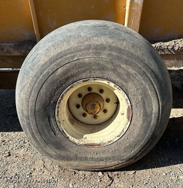 image for item DQ1048 Knight 8024  manure spreader