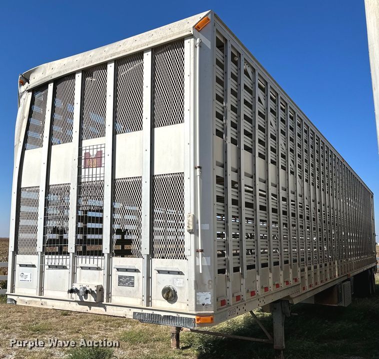 image for item DQ1476 2004 M&W  livestock trailer