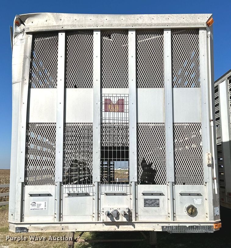 image for item DQ1476 2004 M&W  livestock trailer